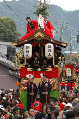 難波山の巡行の様子